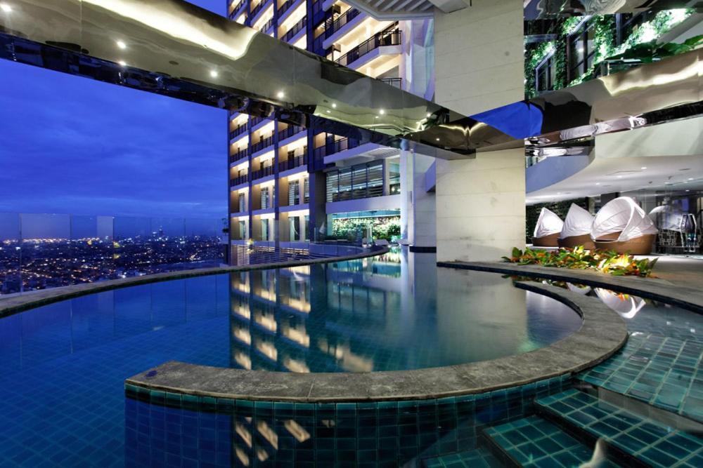 The Gramercy Residences Manila Esterno foto