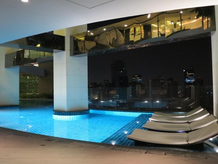 The Gramercy Residences Manila Esterno foto